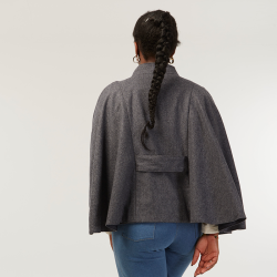 Discover the sewing pattern of the Cloak Nuala in folder and in PDF